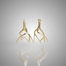 Load image into Gallery viewer, Tree Twist Earrings